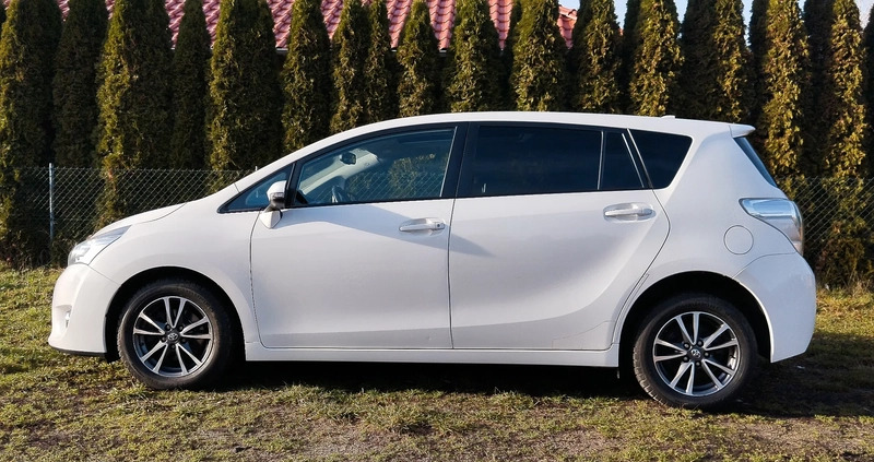 Toyota Verso cena 39900 przebieg: 169000, rok produkcji 2014 z Bojanowo małe 154